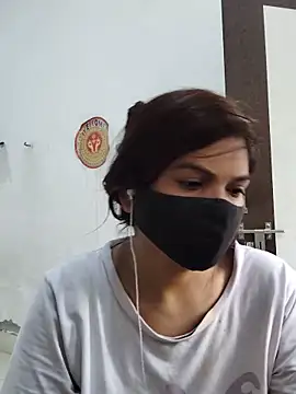 Snapshot of illay_love chatting on May 16, 2026, 8:57 am illay love online show from May 16, 2026, 8:57 am