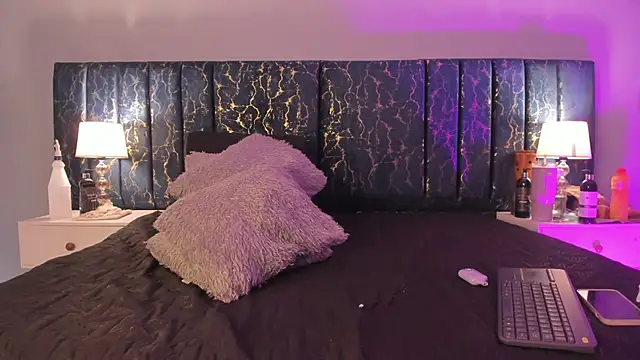 Sophia Lemos online show from November 29, 2025, 2:06 pm