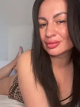 Helena7077 online show from April 23, 2026, 1:13 pm