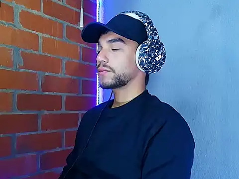 Leandro valenzuela online show from September 15, 2025, 9:32 am