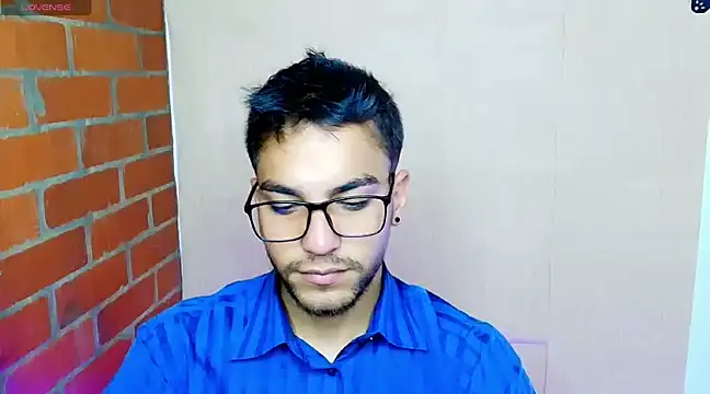 Leandro valenzuela online show from March 13, 2025, 3:44 am