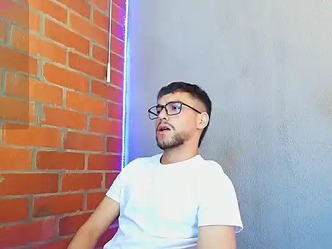 Leandro valenzuela online show from September 11, 2025, 8:53 pm