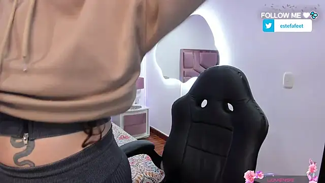 Estefany777 online show from March 20, 2025, 10:32 am