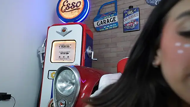 miss collins online show from February 25, 2026, 6:08 pm