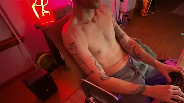 Snapshot of RuffClvb chatting on October 17, 2025, 8:06 am RuffClvb online show from October 17, 2025, 8:06 am