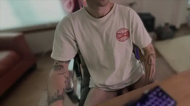 Snapshot of RuffClvb chatting on October 12, 2025, 1:56 pm RuffClvb online show from October 12, 2025, 1:56 pm