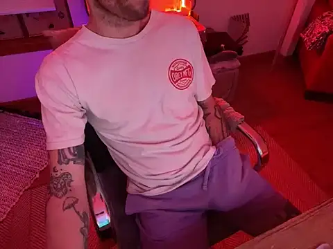 Snapshot of RuffClvb chatting on November 13, 2025, 10:08 am RuffClvb online show from November 13, 2025, 10:08 am