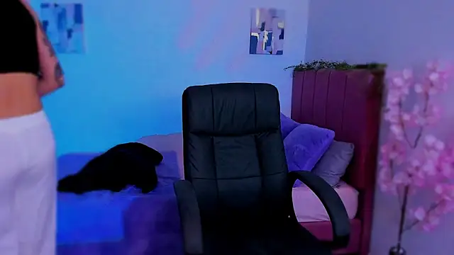 Charlee pink online show from December 5, 2025, 1:49 am