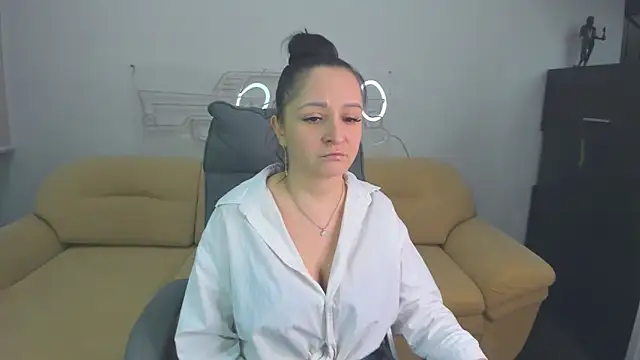 Snapshot of AngellLika chatting on February 12, 2026, 12:16 pm AngellLika online show from February 12, 2026, 12:16 pm