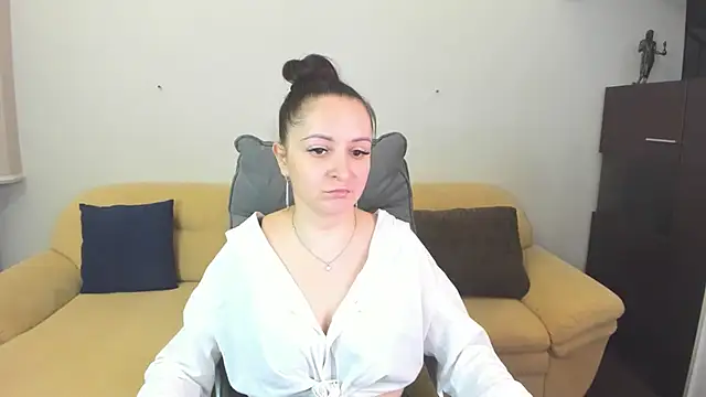 Snapshot of AngellLika chatting on November 25, 2025, 1:44 pm AngellLika online show from November 25, 2025, 1:44 pm