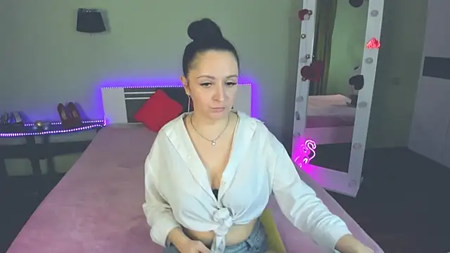 Snapshot of AngellLika chatting on December 16, 2025, 12:53 pm AngellLika online show from December 16, 2025, 12:53 pm