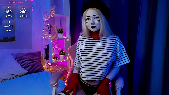 ElswythCovil online show from February 6, 2025, 4:10 am