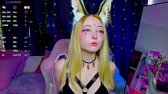 ElswythCovil online show from September 17, 2025, 4:03 am