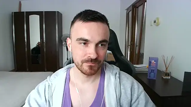 Snapshot of mu5clemania2 chatting on April 17, 2026, 11:24 am mu5clemania2 online show from April 17, 2026, 11:24 am