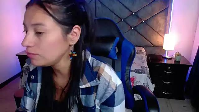 Julietacollins06 online show from December 3, 2025, 3:55 pm