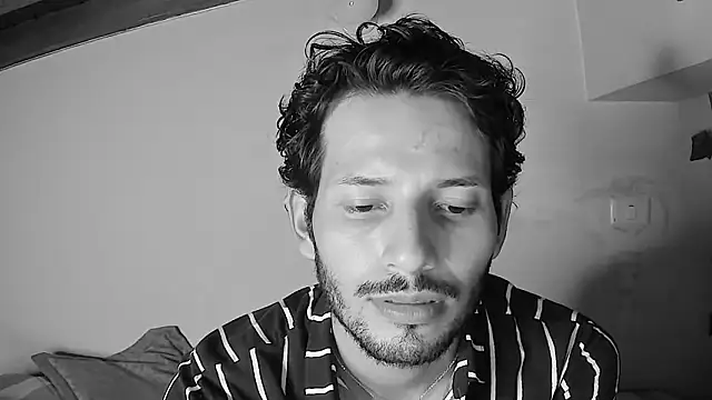 Snapshot of Nicholasrodrii chatting on June 14, 2026, 12:18 am Nicholasrodrii online show from June 14, 2026, 12:18 am