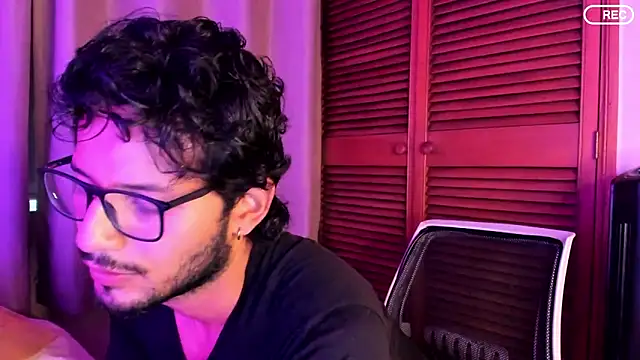 Nicholasrodrii online show from October 5, 2025, 10:33 pm