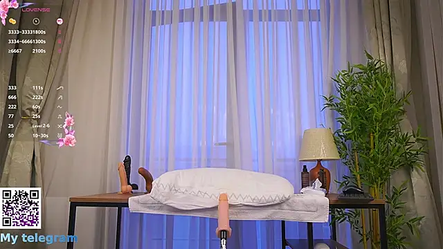 Snapshot of LynBardon chatting on November 14, 2025, 4:16 am LynBardon online show from November 14, 2025, 4:16 am