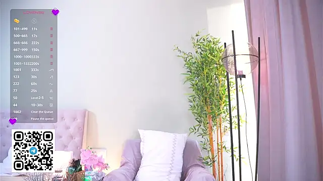 Snapshot of LynBardon chatting on March 10, 2025, 4:07 am LynBardon online show from March 10, 2025, 4:07 am