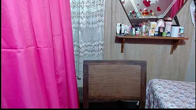 Snapshot of Lunawillis chatting on January 8, 2026, 7:09 pm Lunawillis online show from January 8, 2026, 7:09 pm