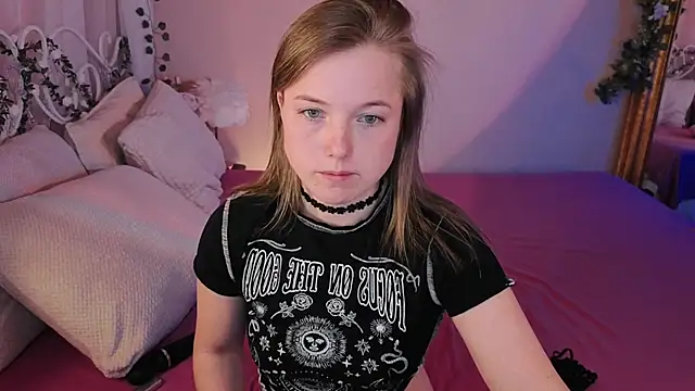 Snapshot of mary_ton chatting on April 21, 2026, 5:14 am mary ton online show from April 21, 2026, 5:14 am