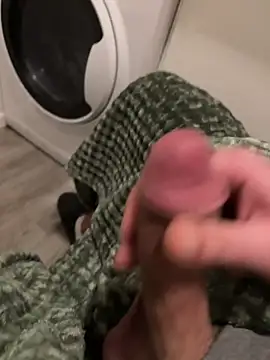 Snapshot of YoungCouple0604 chatting on December 17, 2025, 3:28 pm YoungCouple0604 online show from December 17, 2025, 3:28 pm