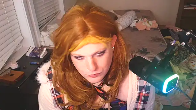 EmberLee online show from October 4, 2025, 7:10 am