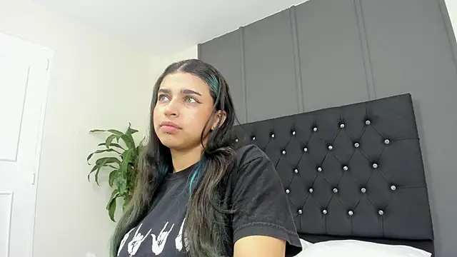 Snapshot of lyra-rain chatting on March 4, 2025, 11:19 am lyra-rain online show from March 4, 2025, 11:19 am