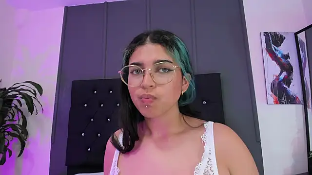 Snapshot of lyra-rain chatting on March 3, 2025, 5:41 pm lyra-rain online show from March 3, 2025, 5:41 pm