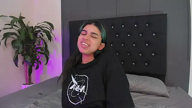 Snapshot of lyra-rain chatting on March 2, 2025, 6:24 pm lyra-rain online show from March 2, 2025, 6:24 pm