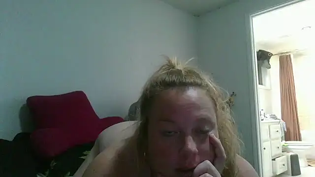 Snapshot of MrandMrsPooks chatting on July 8, 2026, 6:03 am MrandMrsPooks online show from July 8, 2026, 6:03 am
