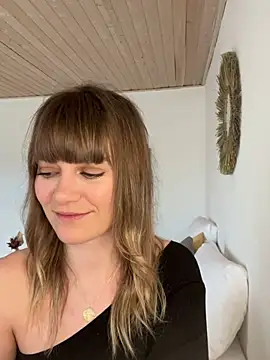 Snapshot of Milla__one chatting on January 29, 2025, 12:35 pm Milla  one online show from January 29, 2025, 12:35 pm