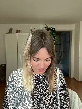 Snapshot of Milla__one chatting on January 14, 2025, 1:49 pm Milla  one online show from January 14, 2025, 1:49 pm