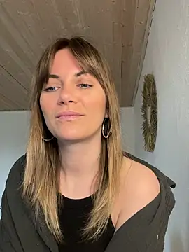 Snapshot of Milla__one chatting on March 11, 2025, 8:19 am Milla  one online show from March 11, 2025, 8:19 am