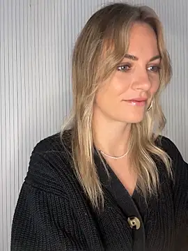 Snapshot of Milla__one chatting on September 29, 2025, 7:04 am Milla  one online show from September 29, 2025, 7:04 am