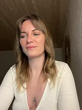 Snapshot of Milla__one chatting on February 20, 2025, 6:35 pm Milla  one online show from February 20, 2025, 6:35 pm