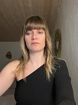 Snapshot of Milla__one chatting on February 13, 2025, 4:39 pm Milla  one online show from February 13, 2025, 4:39 pm