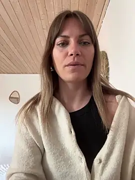 Snapshot of Milla__one chatting on March 10, 2025, 9:56 am Milla  one online show from March 10, 2025, 9:56 am