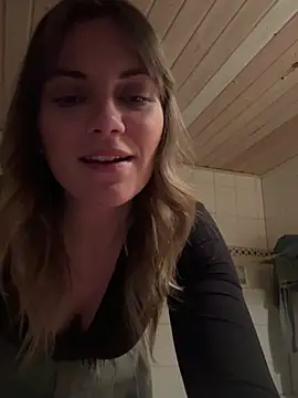 Snapshot of Milla__one chatting on February 17, 2025, 7:33 pm Milla  one online show from February 17, 2025, 7:33 pm