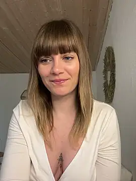 Snapshot of Milla__one chatting on February 11, 2025, 11:31 am Milla  one online show from February 11, 2025, 11:31 am