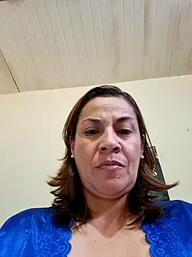 Snapshot of Zaralu_ chatting on April 19, 2026, 6:10 pm Zaralu online show from April 19, 2026, 6:10 pm