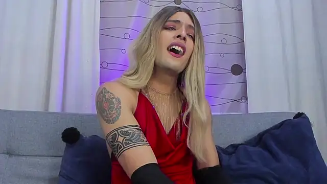 Snapshot of LukaCastillo chatting on March 18, 2025, 9:23 am LukaCastillo online show from March 18, 2025, 9:23 am