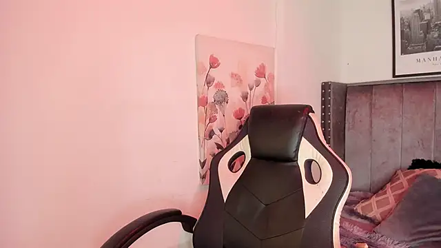 Snapshot of Alaia_Cute chatting on November 22, 2025, 2:54 am Alaia Cute online show from November 22, 2025, 2:54 am