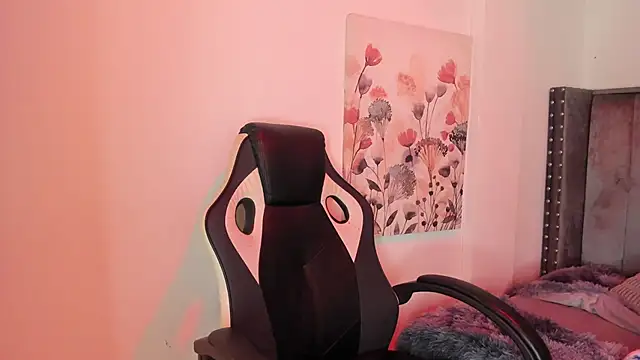 Snapshot of Alaia_Cute chatting on December 5, 2025, 3:05 am Alaia Cute online show from December 5, 2025, 3:05 am