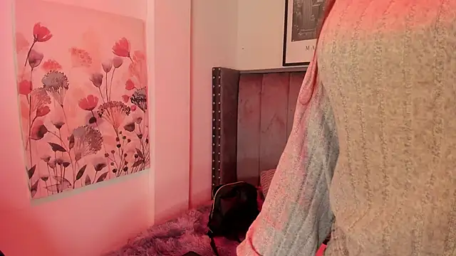 Snapshot of Alaia_Cute chatting on November 15, 2025, 2:59 am Alaia Cute online show from November 15, 2025, 2:59 am