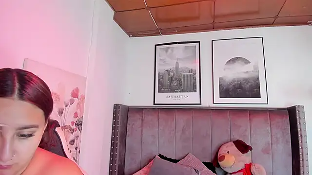 Snapshot of Alaia_Cute chatting on November 20, 2025, 3:51 am Alaia Cute online show from November 20, 2025, 3:51 am