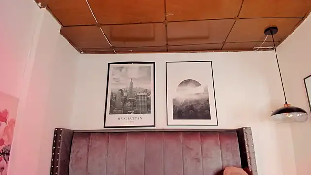 Snapshot of Alaia_Cute chatting on November 5, 2025, 3:42 am Alaia Cute online show from November 5, 2025, 3:42 am