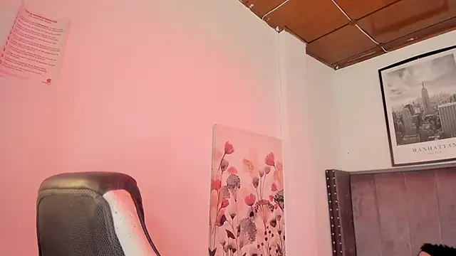 Snapshot of Alaia_Cute chatting on November 26, 2025, 3:17 am Alaia Cute online show from November 26, 2025, 3:17 am