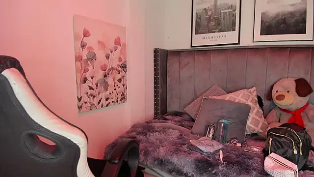 Snapshot of Alaia_Cute chatting on December 16, 2025, 2:49 am Alaia Cute online show from December 16, 2025, 2:49 am