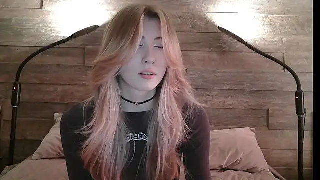 ErikaShyy online show from March 10, 2025, 7:33 am